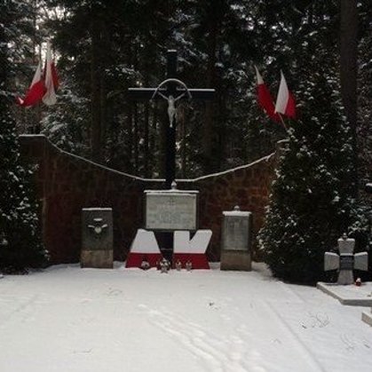CMENTARZ WOJENNY AK PODOBWODU MORWA SKARŻYSKO-KAMIENNA OS. KSIĄŻĘ