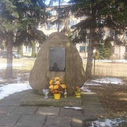 Pomnik pamięci dziewięciu Polaków rozstrzelanych przez hitlerowców