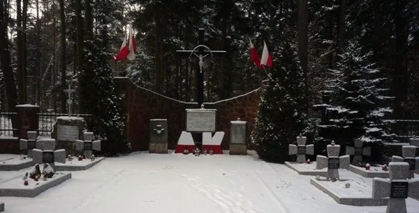 CMENTARZ WOJENNY AK PODOBWODU MORWA SKARŻYSKO-KAMIENNA OS. KSIĄŻĘ