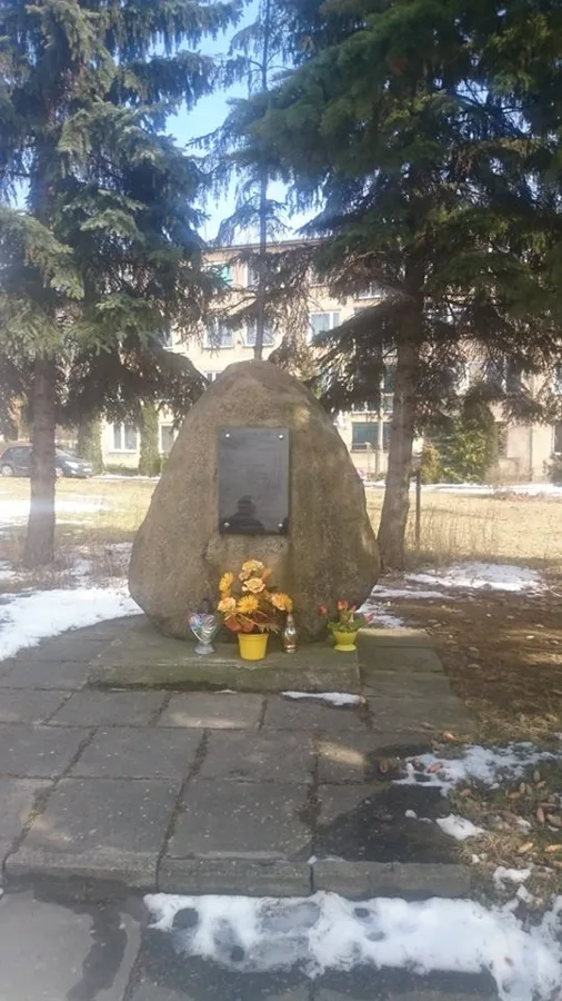 Pomnik pamięci dziewięciu Polaków rozstrzelanych przez hitlerowców